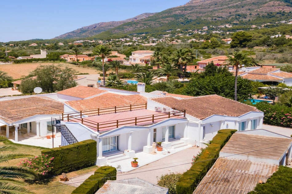 Transformative Benefits of Attending a Yoga & Wellness Retreat Abroad