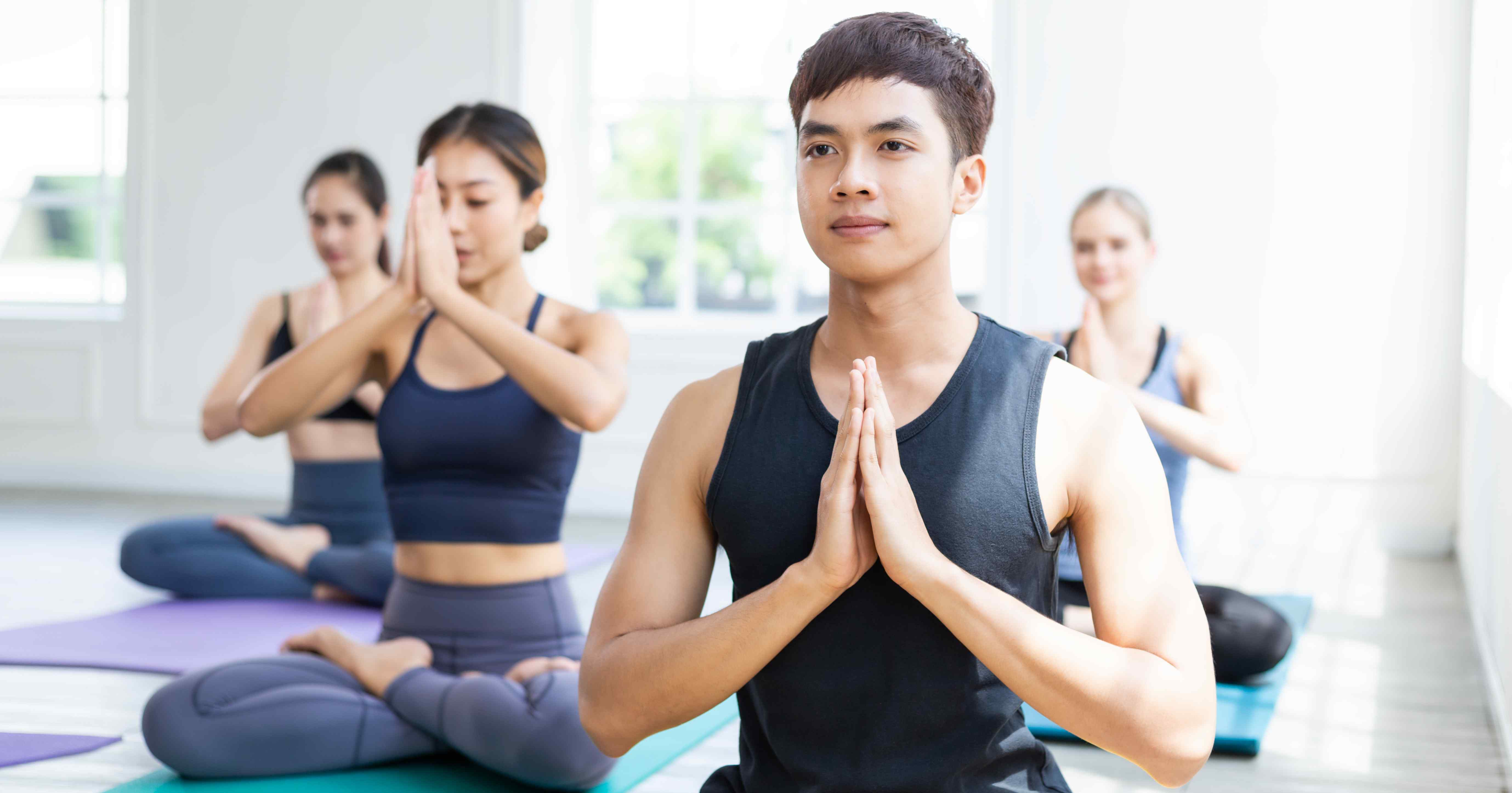 Men’s Yoga Style Revolution: Breaking Stereotypes in Activewear Trends