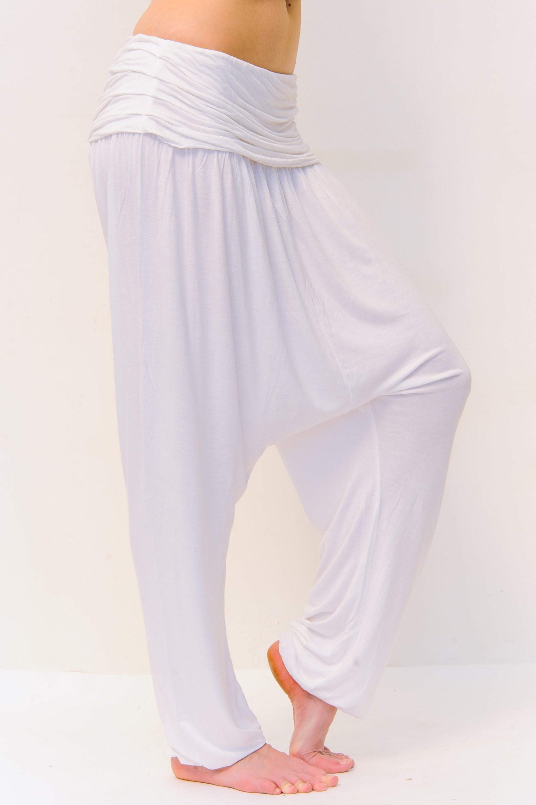 Comfort Flow Loose White Yoga Pants - Harem Style – Yogamasti