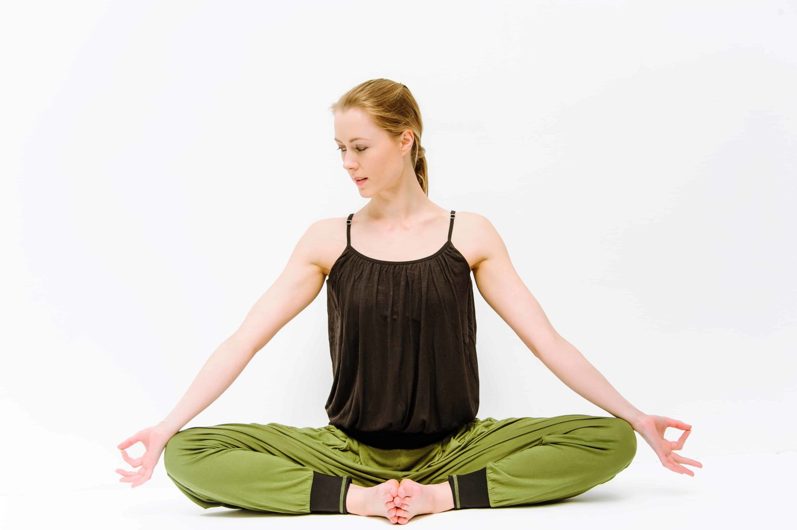 Comfort Flow Loose Yoga Top – Black/Lavender, Support