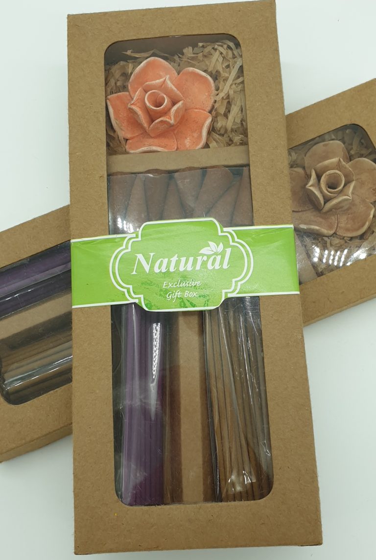 Natural incense gift set with a clay flower holder. 40 stickless incense and 10 cones. 20 lavender incense sticks and 20 Oudh incense sticks.